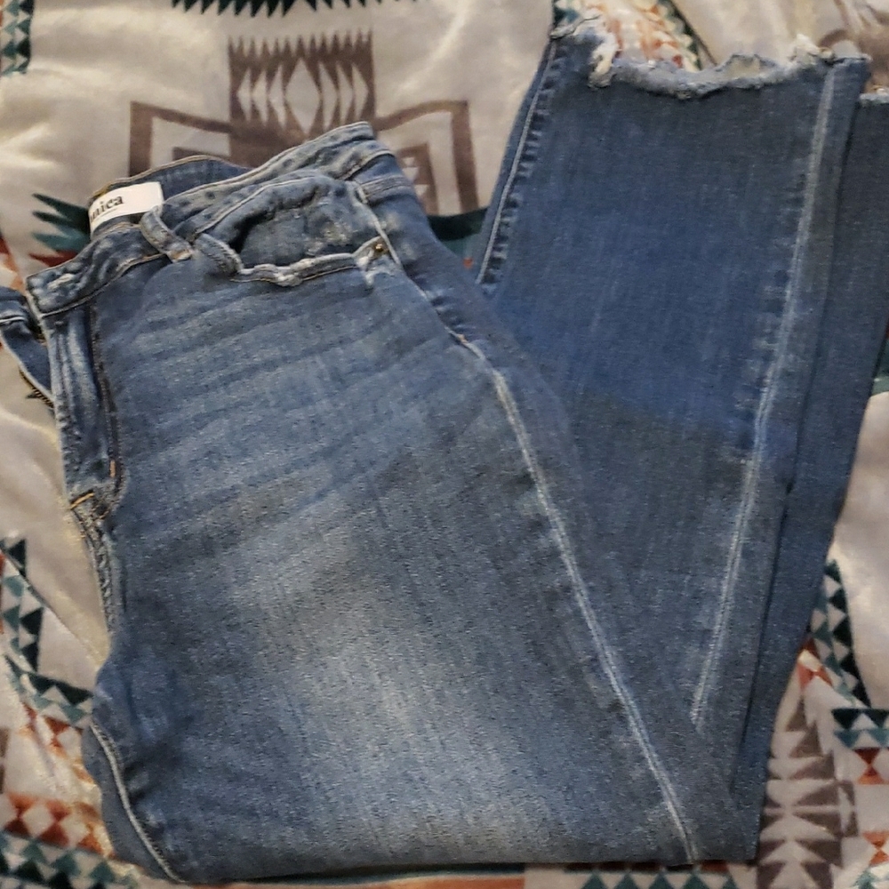 Blue Ankle Cropped Jeans with Natural Fading